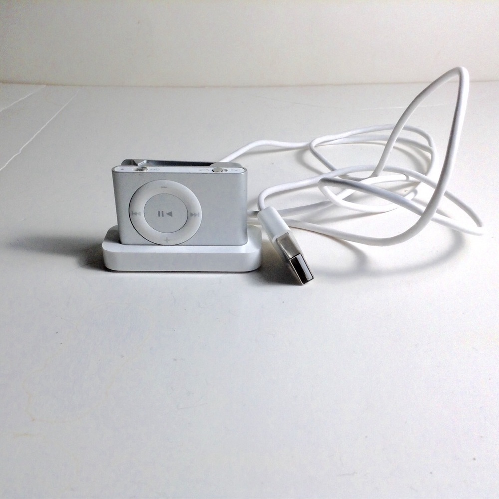 SOLD Apple iPod Shuffle 1 GB 2nd Gen Silver